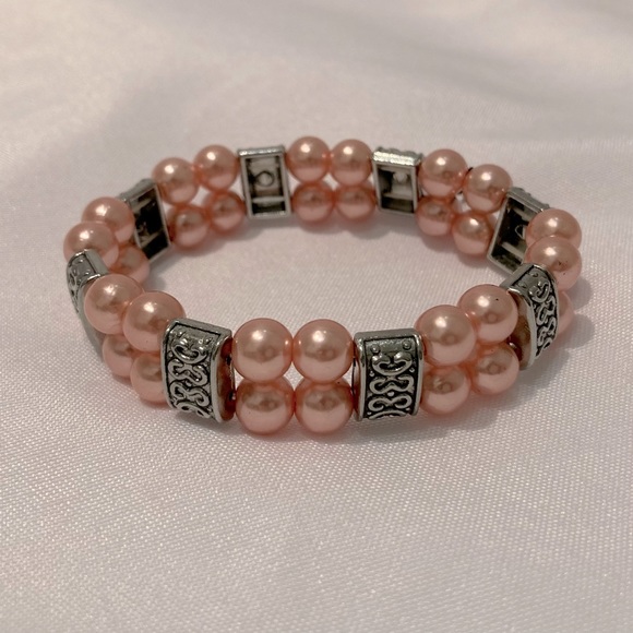 Jewelry - Pink Faux Pearl Silver Beaded Elastic Bracelet